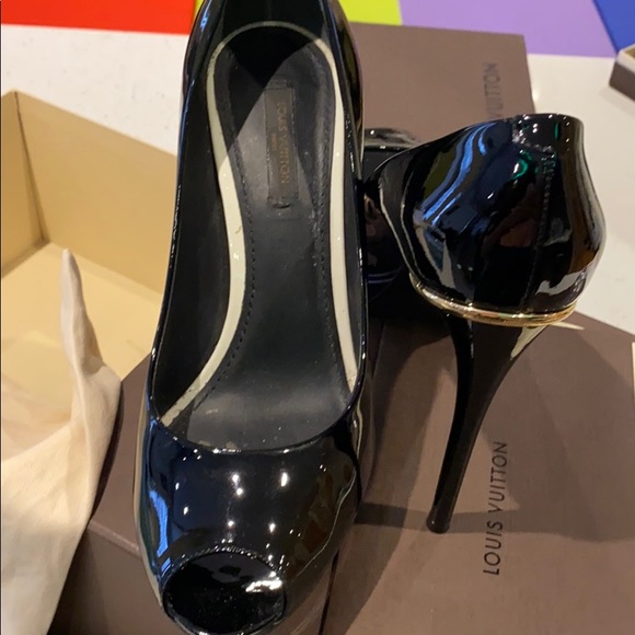 Louis Vuitton shoes - Picture 4 of 8